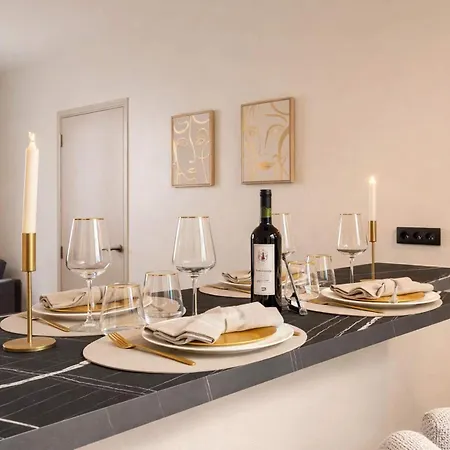 Gare Montparnasse - Premium Family Flat For 5, 2br Apartment Paris