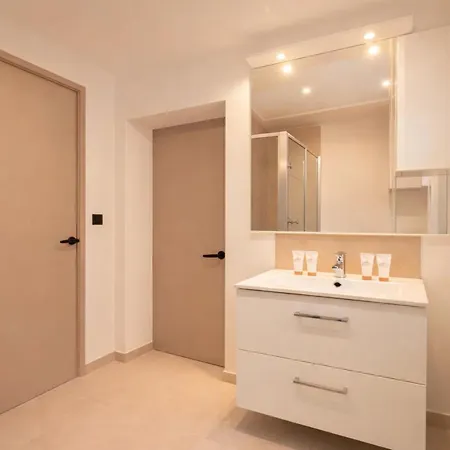 Gare Montparnasse - Premium Family Flat For 5, 2br Paris